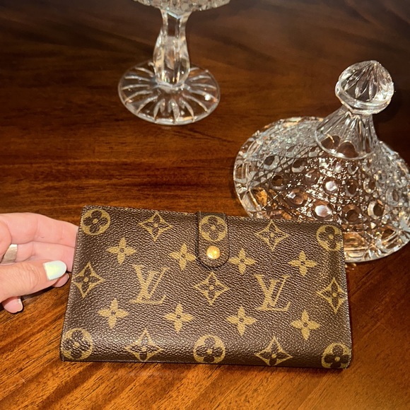 Preowned Authentic LV wallet - Picture 3 of 17
